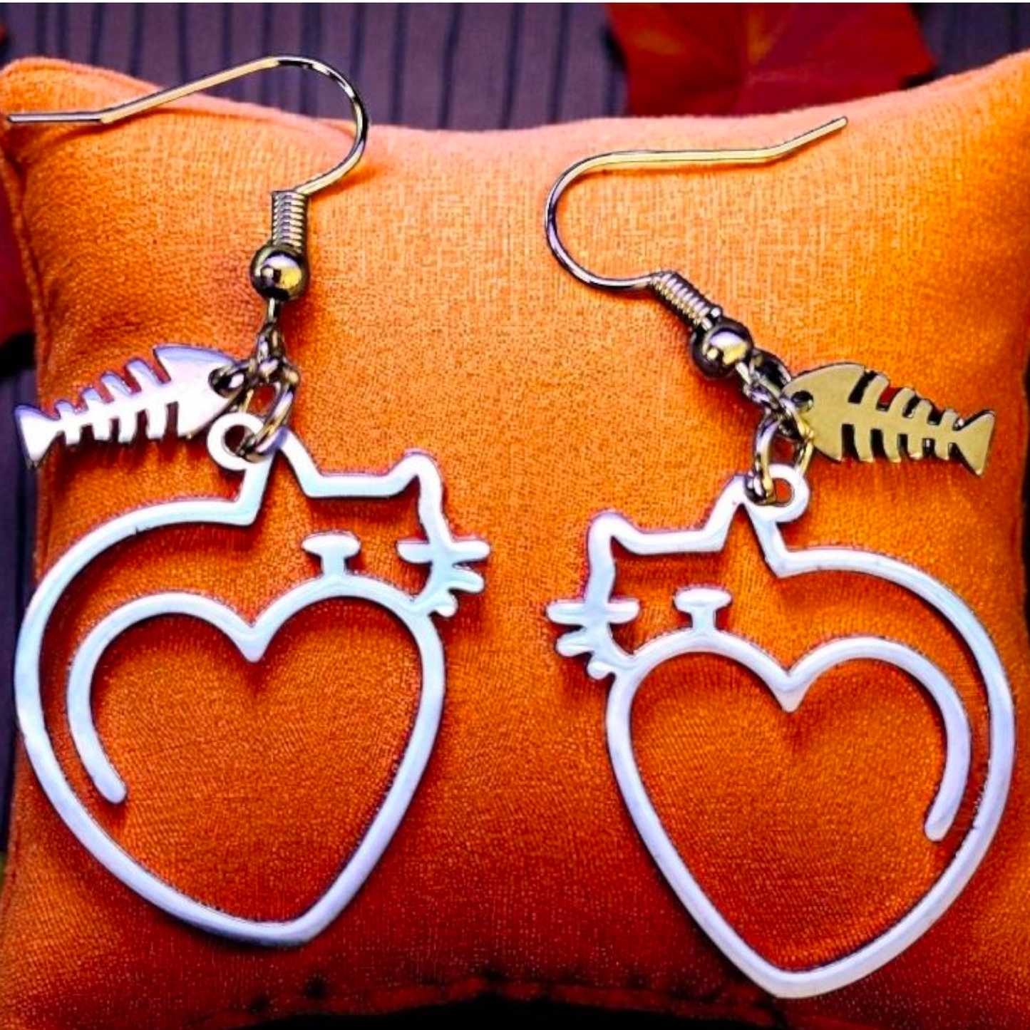 Handmade Cat Heart Earrings with Fishbone Charm – Metal Jewelry for Cat Lovers